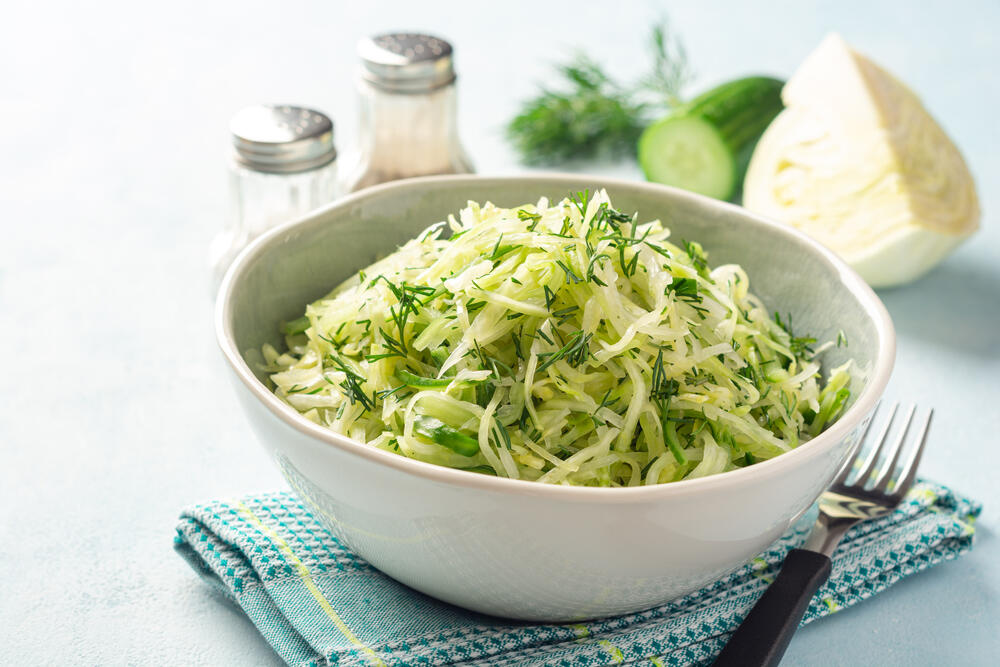 Salata s kupusom i krastavcem obiluje vitaminima