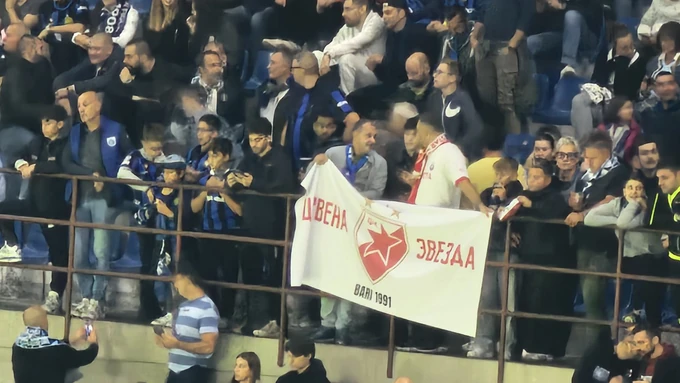 Srpski navijač IZBAČEN SA STADIONA zbog Zvezdinog grba! /FOTO, VIDEO/