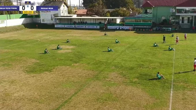 Poniženje se nastavlja, srpski fudbaleri uzalud sede i traže svoj novac! Blamaža u prenosu uživo /VIDEO/